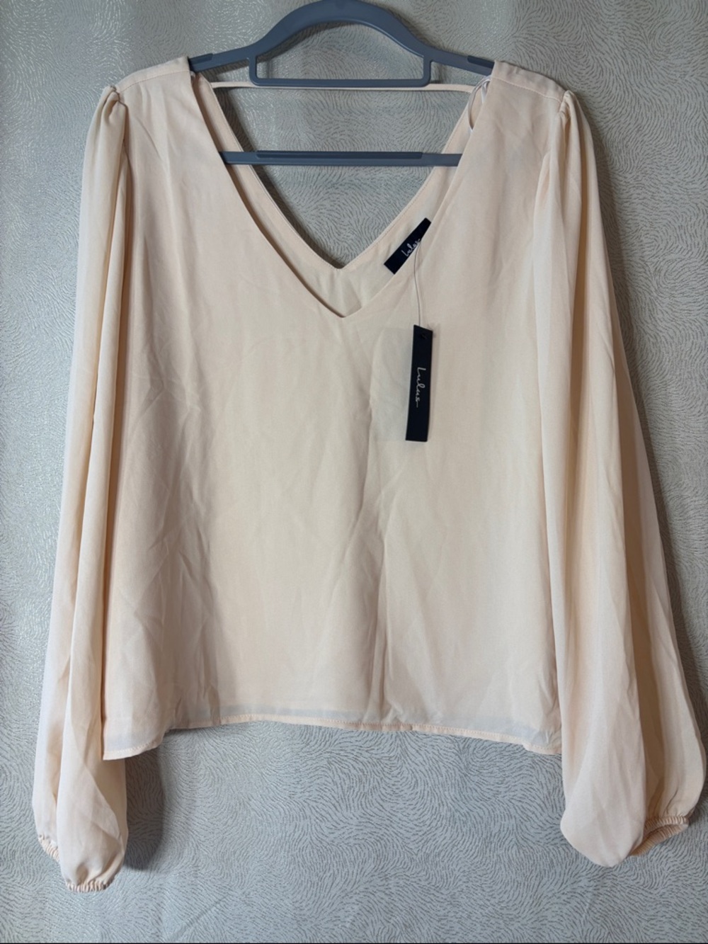 Lulus Light Cream V‑Neck Long Sleeve Blouse 0202